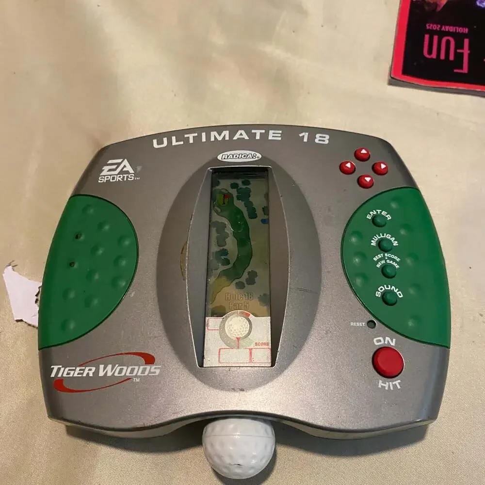 Vintage 2000 Radica EA Sports Tiger Woods Ultimate 18 Handheld Golf Game
